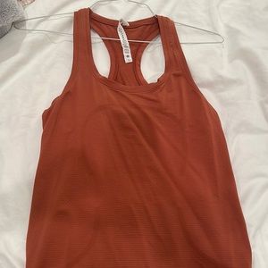 Reddish lulu top size 6